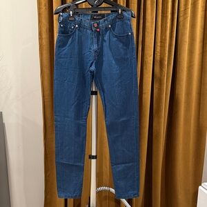 Kiton Men's Slim Straight Jeans 33 made it Italy.  Still has the extra button.